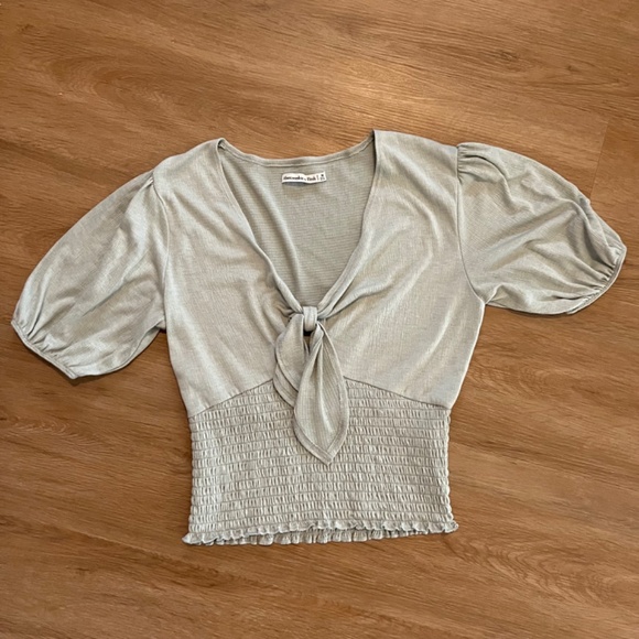 Abercrombie & Fitch Smocked Waist Blouse with Tie Front/Sage/Size Medi… - Picture 5 of 9